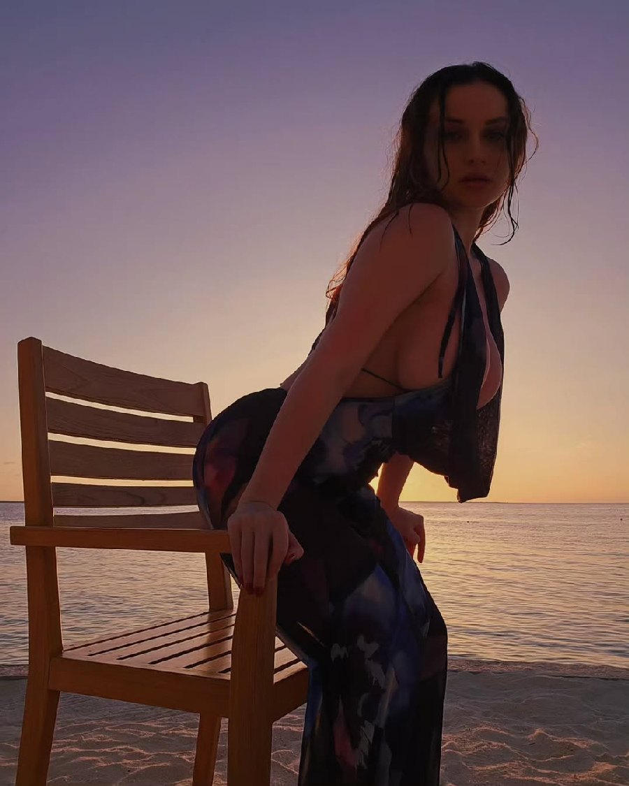 Sexy girl Miranda Faith nude in Nassau