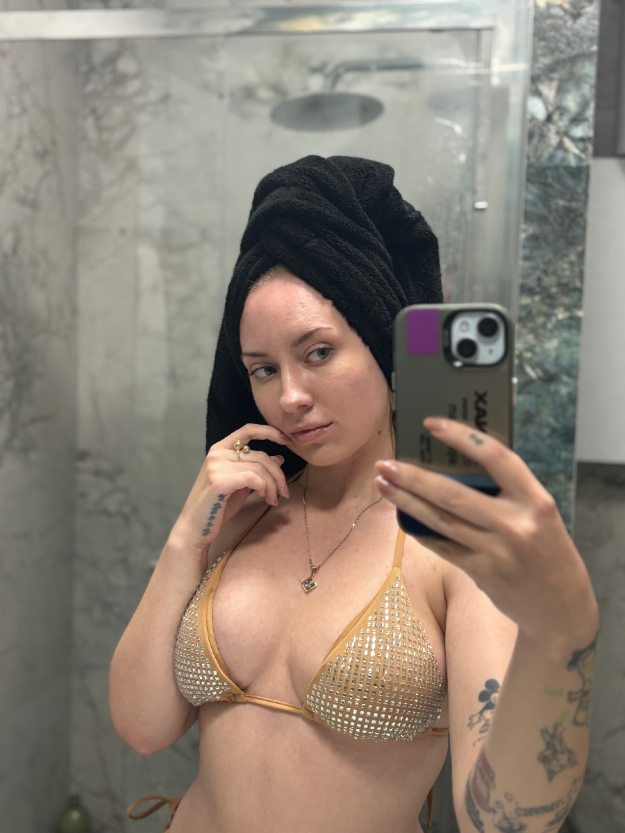 Nude girl KateV in Nassau