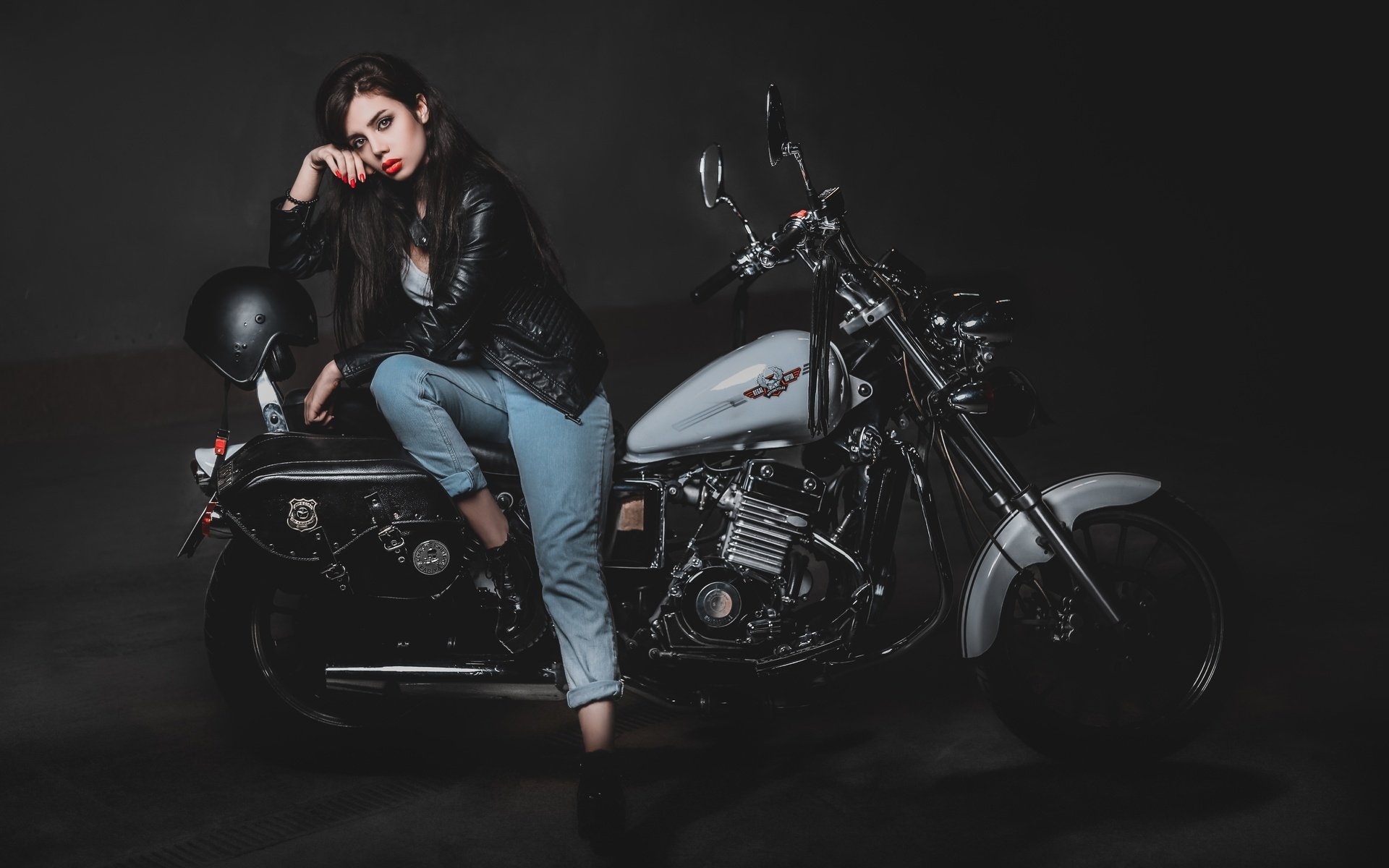 Biker girls: style and drive in Nassau